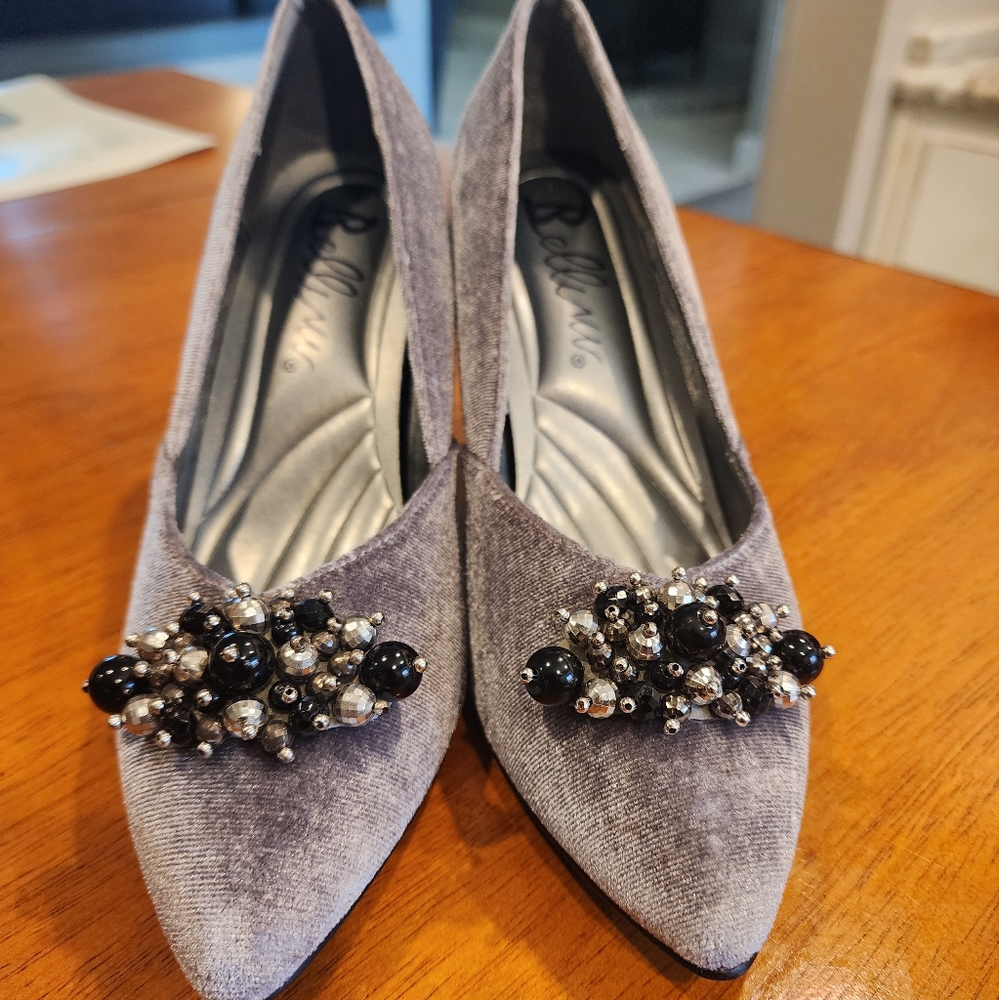 Bellini Gray Velour Embellished Dress Pump Size 7.